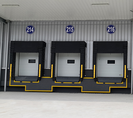 Hydraulic dock leveler